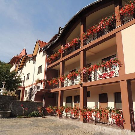 Mokus Panzio Bed and Breakfast Bicfălău Exteriör bild