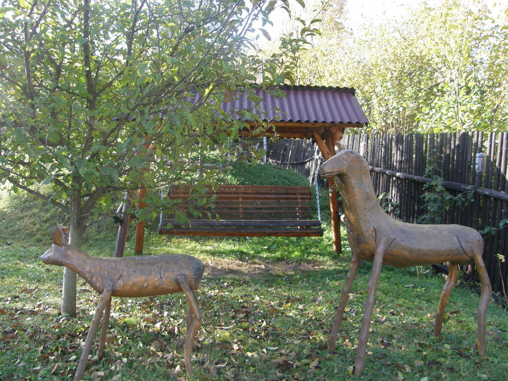 Mokus Panzio Bed and Breakfast Bicfălău Exteriör bild