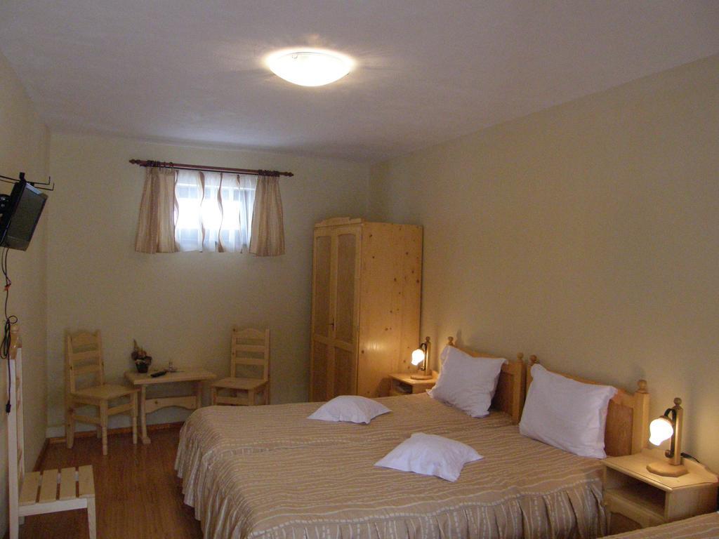 Mokus Panzio Bed and Breakfast Bicfălău Exteriör bild